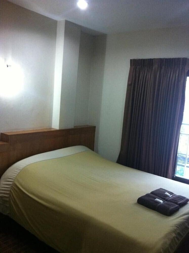 White Orchid Inn Room Type - Deluxe Room
