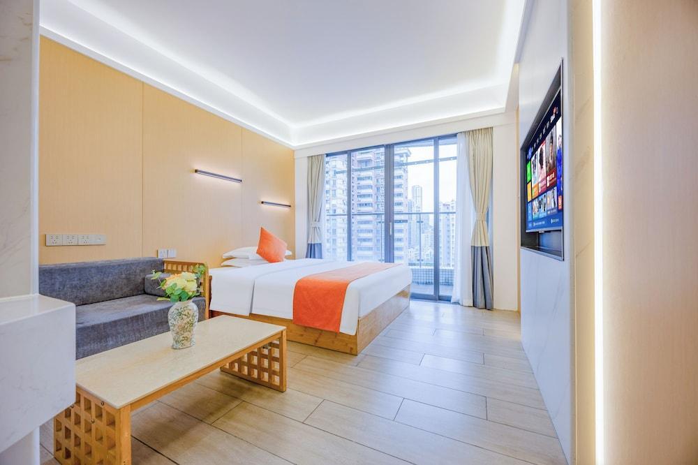 Timmy Hotel Room Type - Balcony King Room