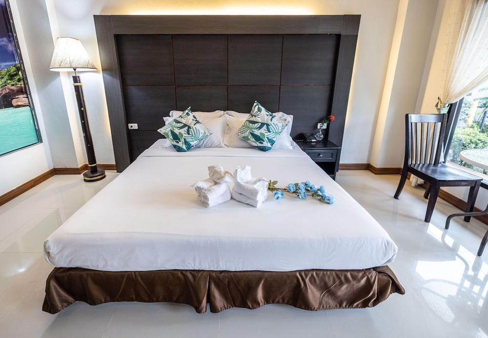 Blue Carina Hotel Room Type - Deluxe Double Room