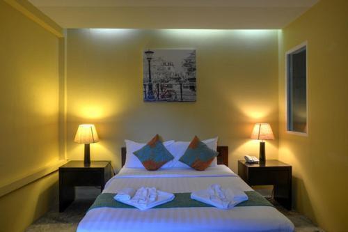 Baan PhuAnda Phuket - Tap to explore photos