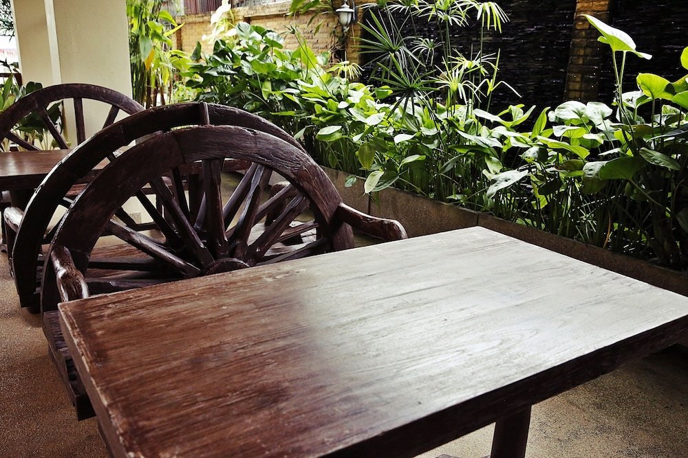Baan SS Karon - Tap to explore photos