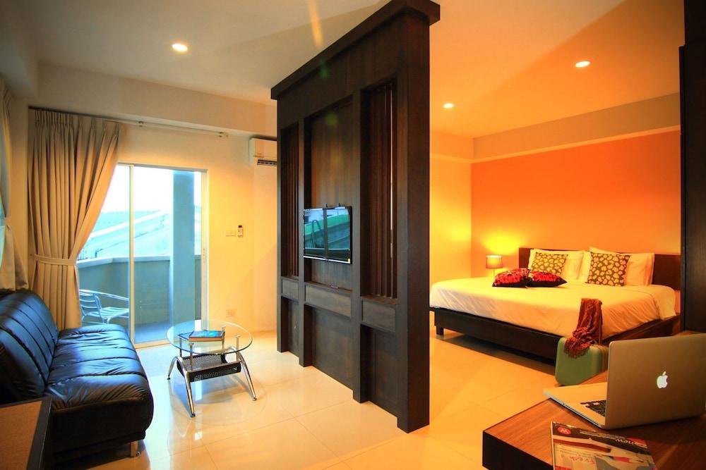 Cool Residence Room Type - Deluxe Room