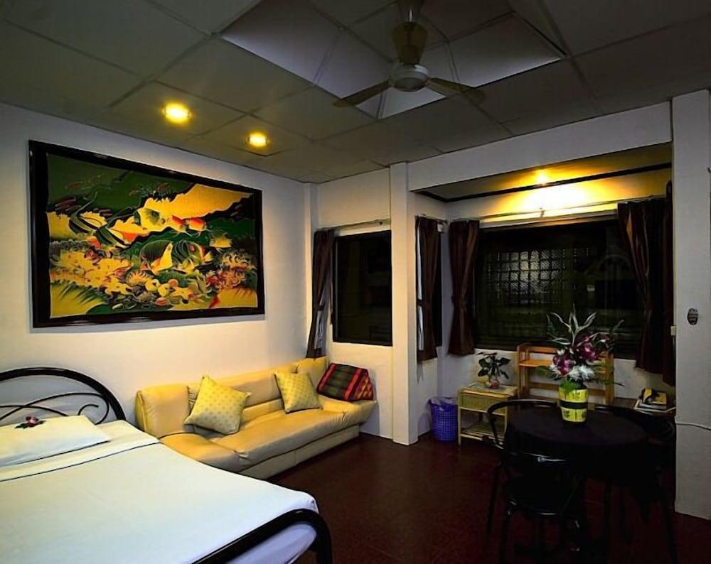 Karon Café Inn Room Type - Grand Deluxe