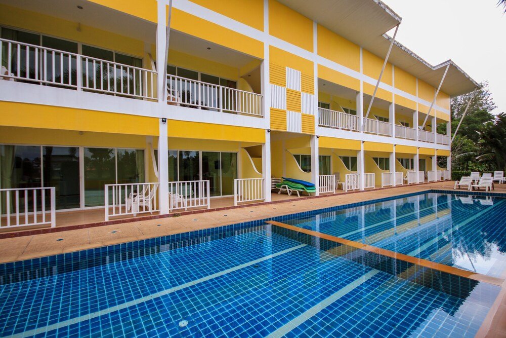 Phuket Airport Sonwa Resort - Tap to explore photos