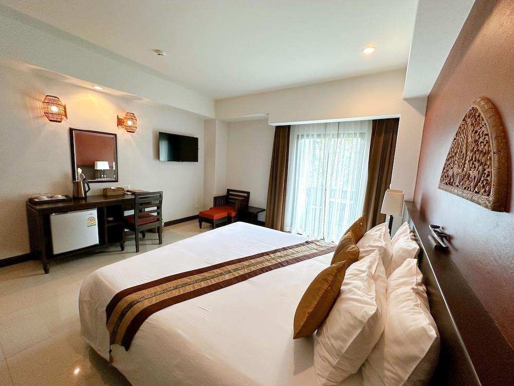 Navatara Phuket Resort - Tap to explore photos