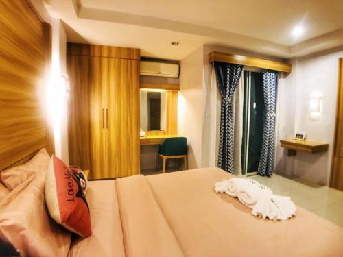 Cat Story Hotel Room Type - Deluxe Queen Room
