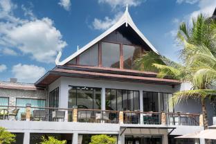 Howard Johnson by Wyndham Phuket Naiyang - Tap to explore photos