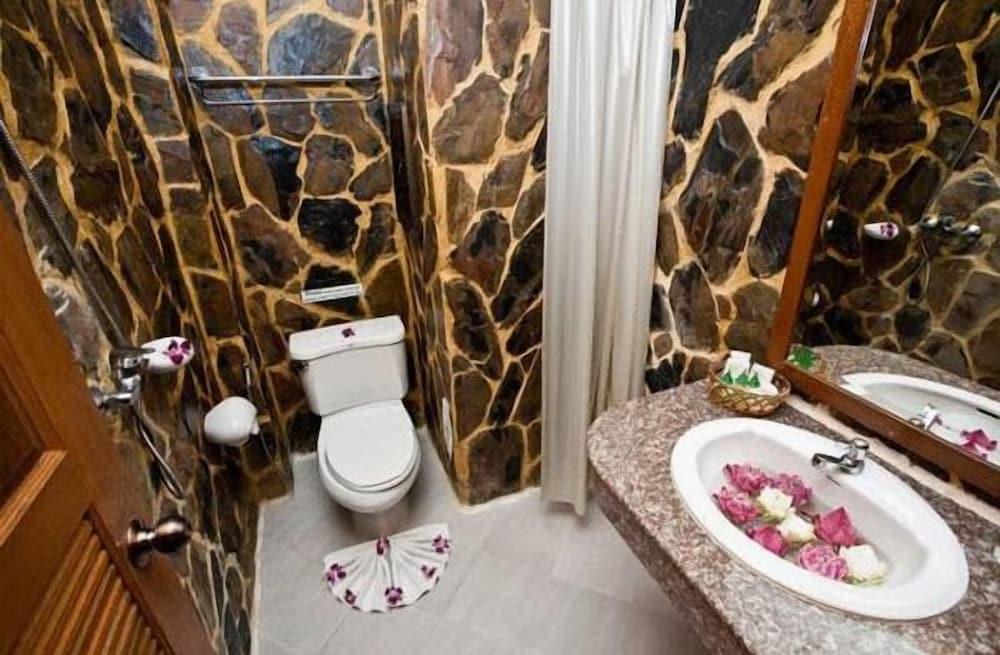 U Tai Tip Guest House - Tap to explore photos