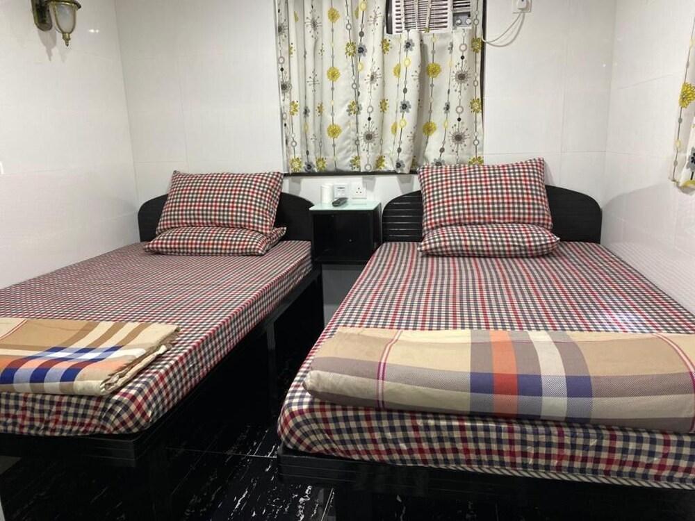 Days Hotel HK - Hostel Room Type - Basic Triple Room