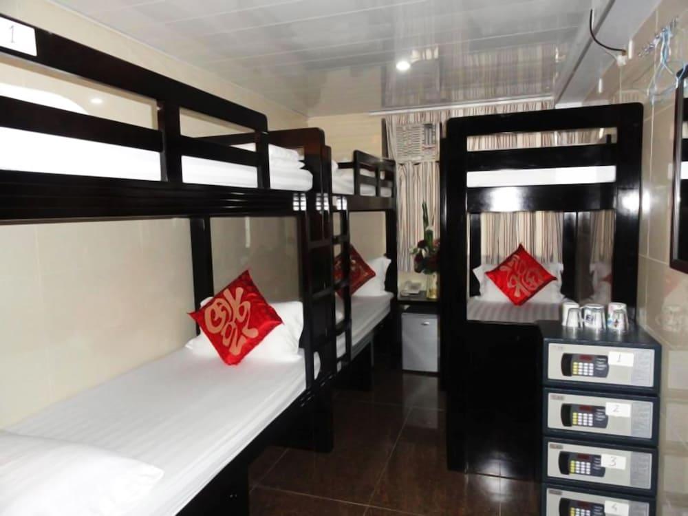 Days Hotel HK - Hostel Room Type - 1 Bed in 6-Bed Mixed Dorm