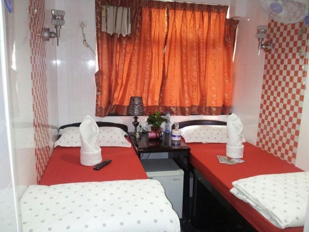 New London Hostel Room Type - Twin Room