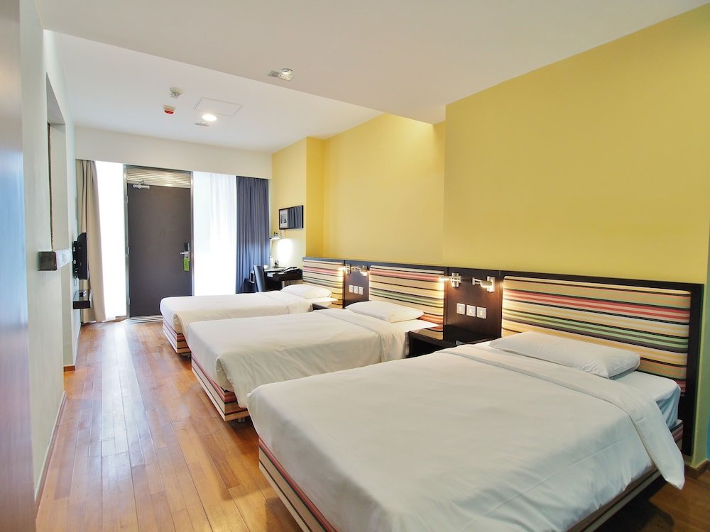 Y Loft Youth Square Room Type - Triple Room, 3 Twin Beds, Non Smoking
