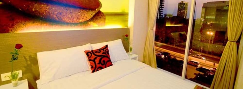 Clay Hotel Jakarta - Tap to explore photos