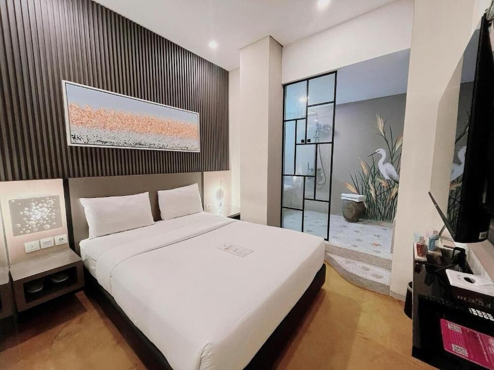 Oak Tree Urban Jakarta Room Type - King Room Jacuzzi