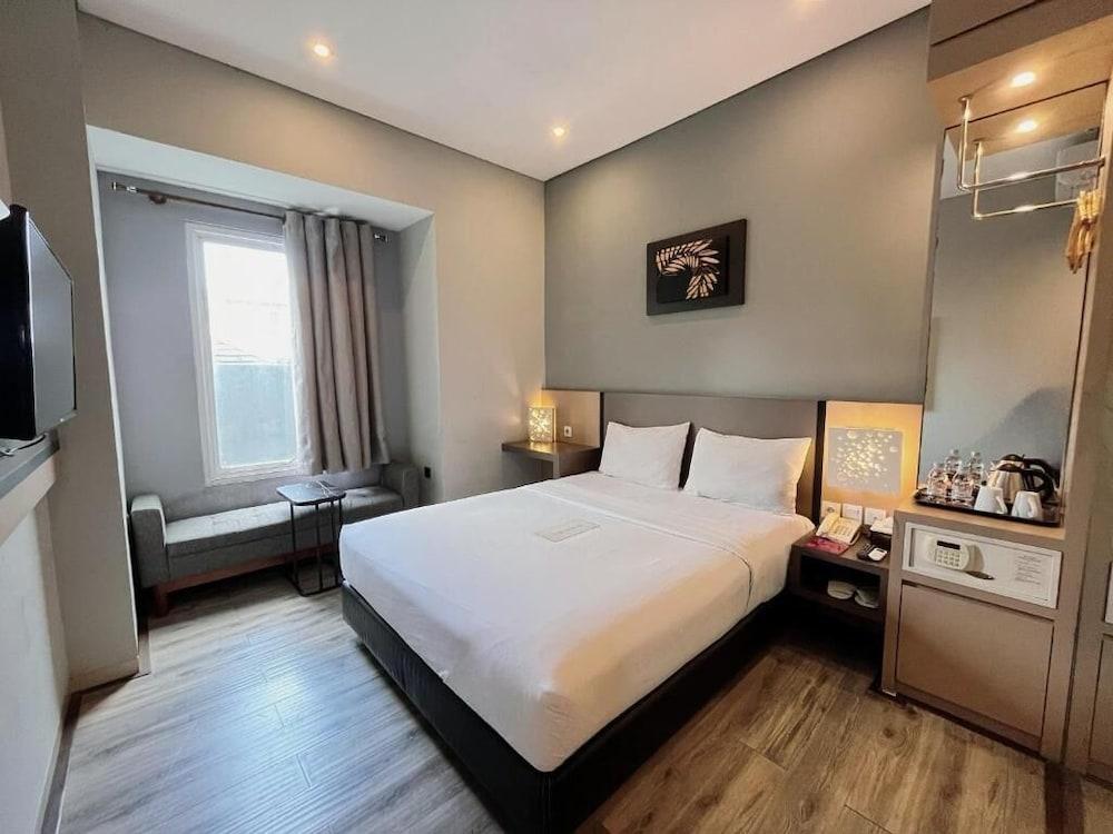 Oak Tree Urban Jakarta Room Type - Deluxe Room
