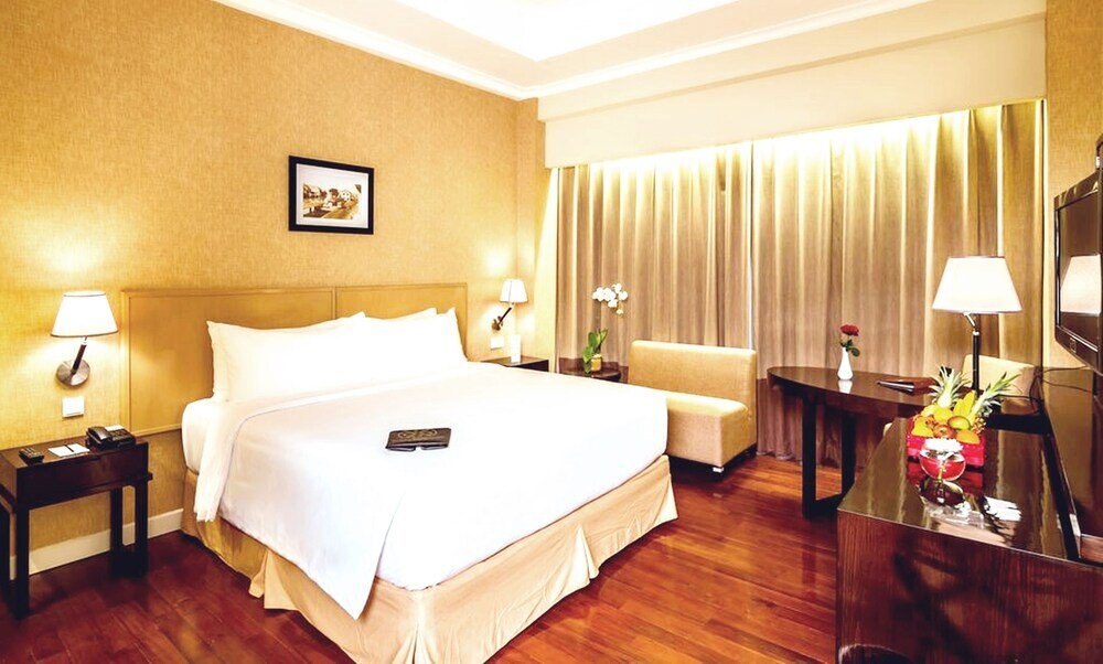 Royal Kuningan Hotel Room Type - Grand Deluxe Room 
