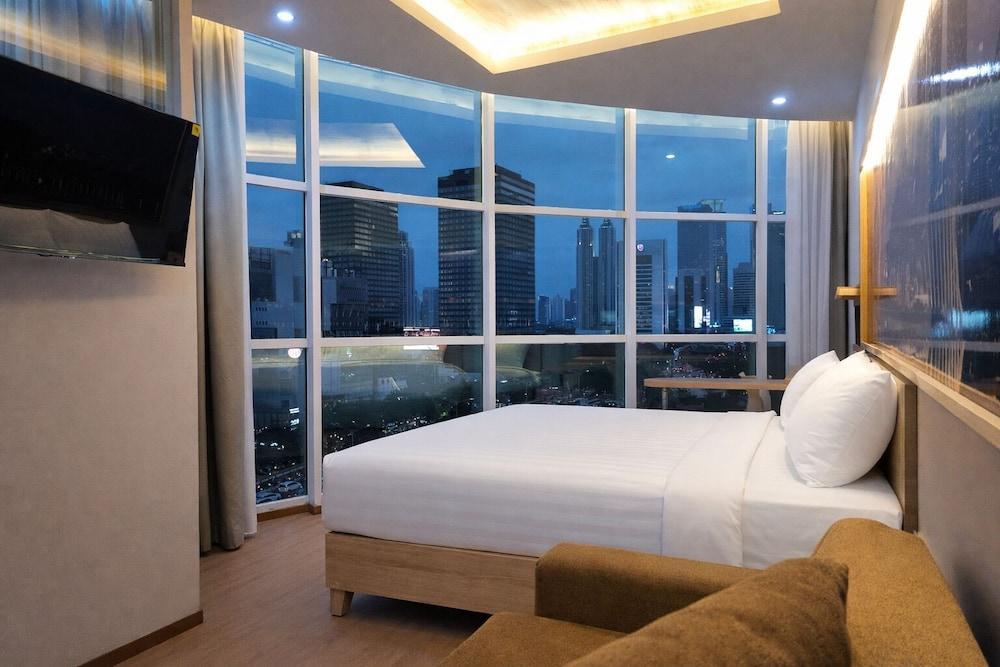 Smart Hotel Thamrin Jakarta Room Type - EXPLORER SUITE