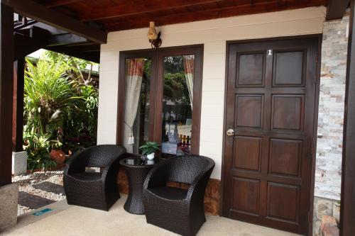 Ao Nang Home Stay - Tap to explore photos