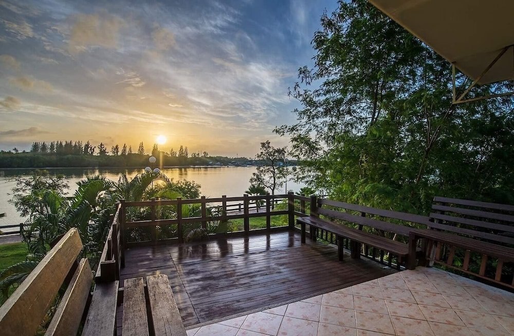 Krabi City Seaview Hotel - Tap to explore photos
