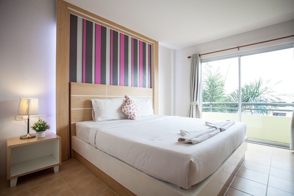 The Greenery Hotel Room Type - Double Room, 1 King Bed, Garden View