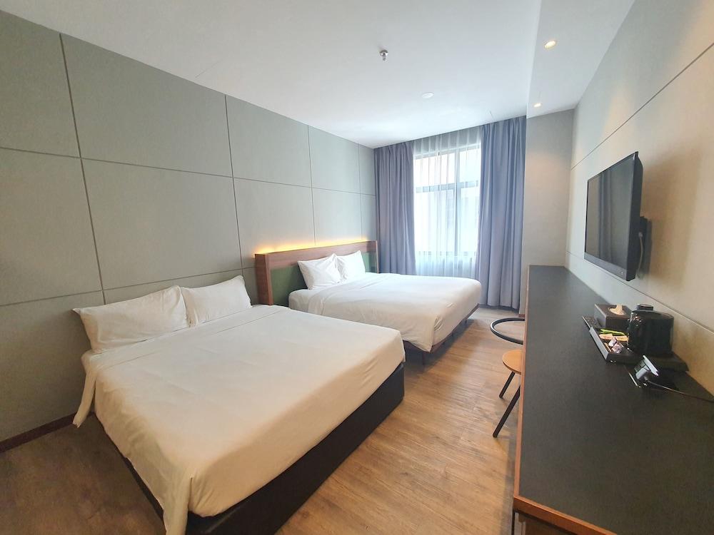 Ceria Hotel Bukit Bintang Room Type - Executive Quadruple Room