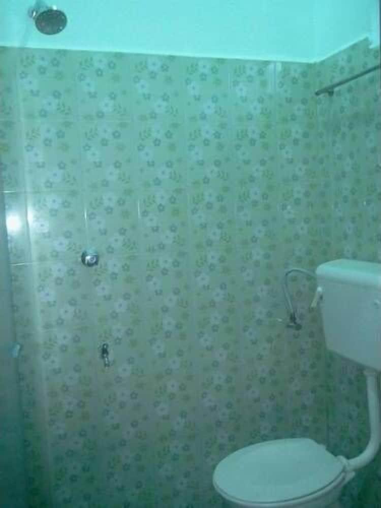 Rose Inn Motel Room Type - Standard Twin Room