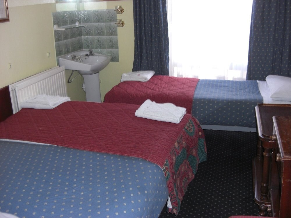 Albany Hotel Room Type - Family Triple Room, Shared Bathroom