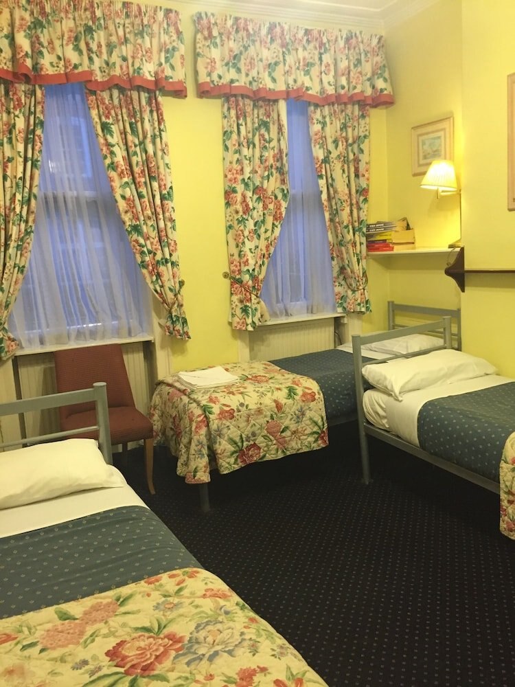 Albany Hotel Room Type - Triple Room, 3 Twin Beds, Shared Bathroom