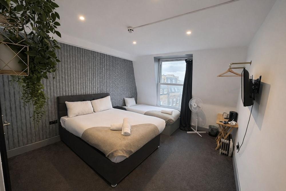 Amsterdam Hotel Room Type - Deluxe Triple Room, Ensuite