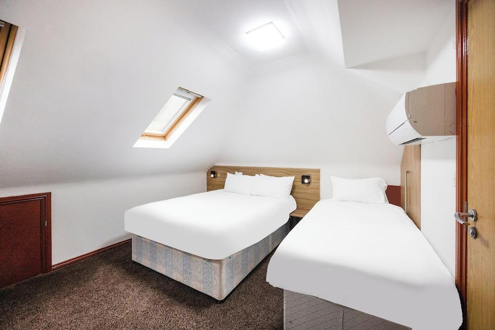 Arinza Hotel, London Ilford Room Type - Deluxe Triple Room