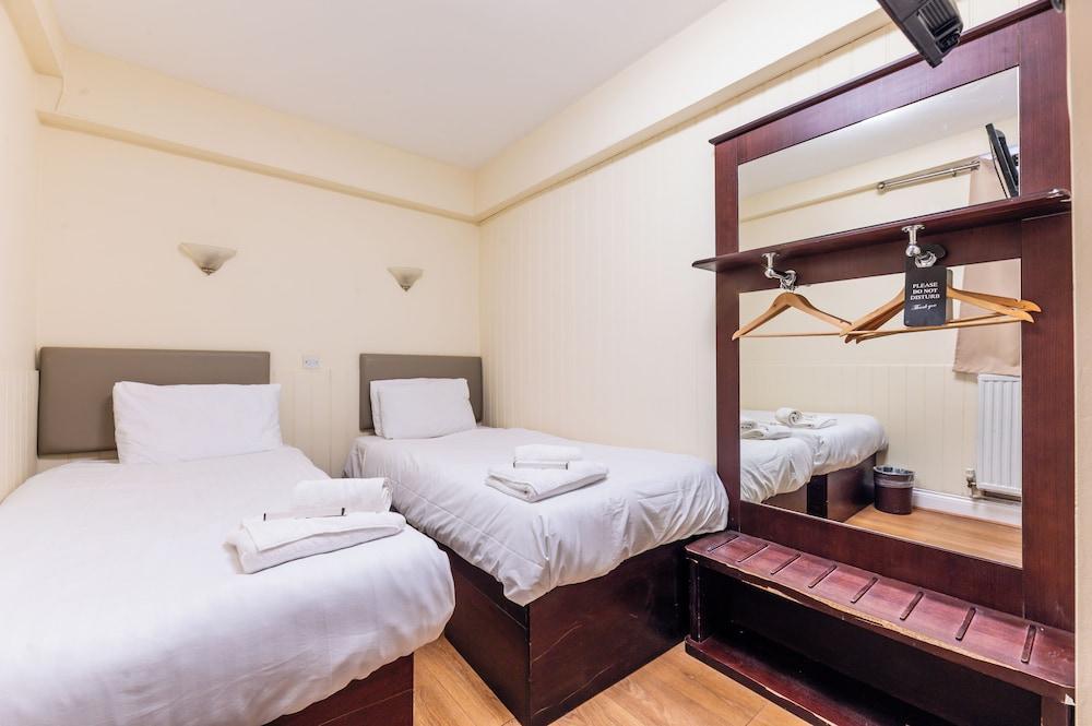 Astoria Hotel Room Type - Twin Room, Ensuite