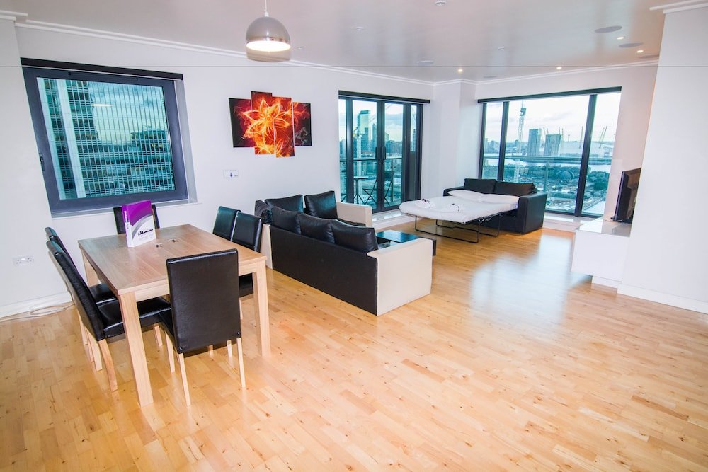 Canary Wharf - Corporate Riverside Apartments - Tap to explore photos
