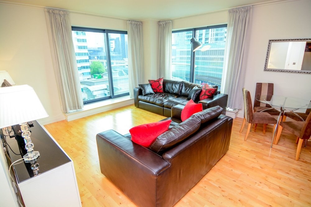Canary Wharf - Corporate Riverside Apartments - Tap to explore photos