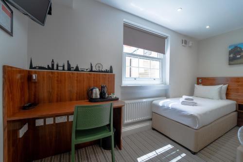 Chelsea Guest House - Tap to explore photos