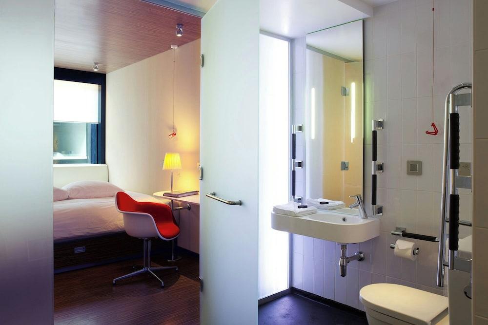 citizenM London Bankside Room Type - Room, 1 King Bed (Mobility Accessible, Roll-In Shower) citizenM London Bankside Room Type - Room, 1 King Bed (Mobility Accessible, Roll-In Shower)