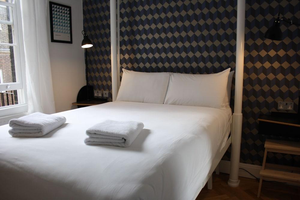 The California - Kings Cross St Pancras, London Room Type - Superior Double Room The California - Kings Cross St Pancras, London Room Type - Superior Double Room