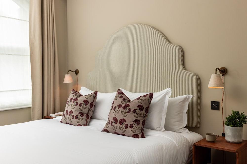 Native Kings Wardrobe Room Type - Two Bedroom Apartment Native Kings Wardrobe Room Type - Two Bedroom Apartment