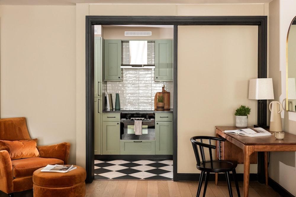 Native Kings Wardrobe Room Type - Premium Two Bedroom Apartment Native Kings Wardrobe Room Type - Premium Two Bedroom Apartment