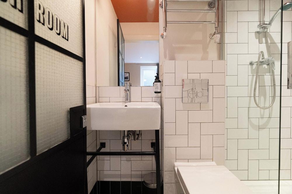 Lamington Apartments - London Hammersmith - Tap to explore photos