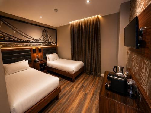 London Court Hotel Room Type - Deluxe Twin Room, with en suite