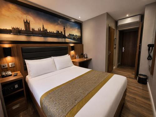 London Court Hotel Room Type - Classic Double Room, with en suite