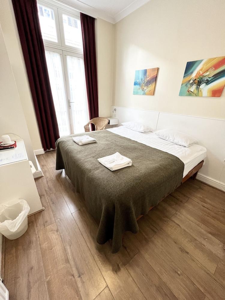 Melbourne House Room Type - Double Room