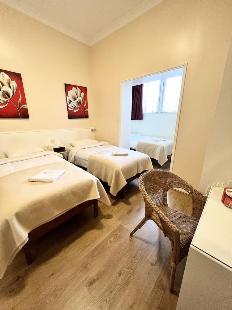 Melbourne House Room Type - Triple Room