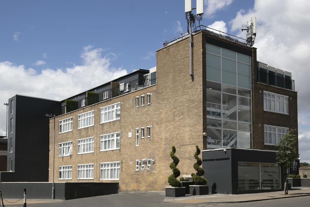 Best Western Northfields Ealing Hotel-Opposite Northfield Station -Piccadilly line - Tap to explore photos