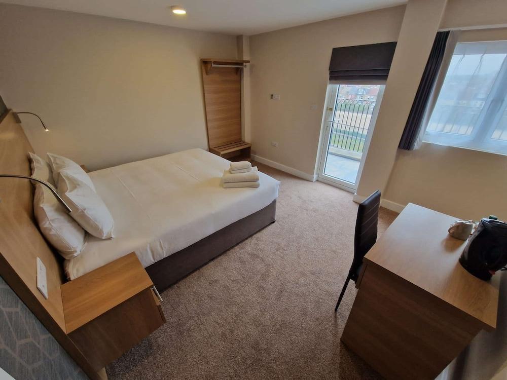 Best Western Northfields Ealing Hotel-Opposite Northfield Station -Piccadilly line Room Type - Superior Room, 1 King Bed, Non Smoking, Kitchenette Best Western Northfields Ealing Hotel-Opposite Northfield Station -Piccadilly line Room Type - Superior Room, 1 King Bed, Non Smoking, Kitchenette