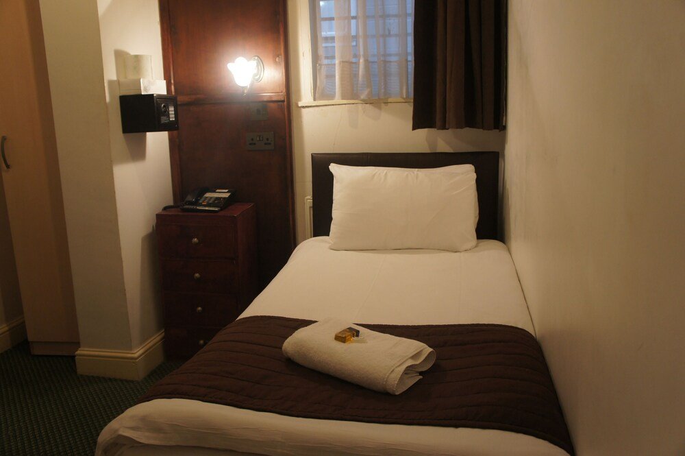 Plaza London Hotel - Tap to explore photos