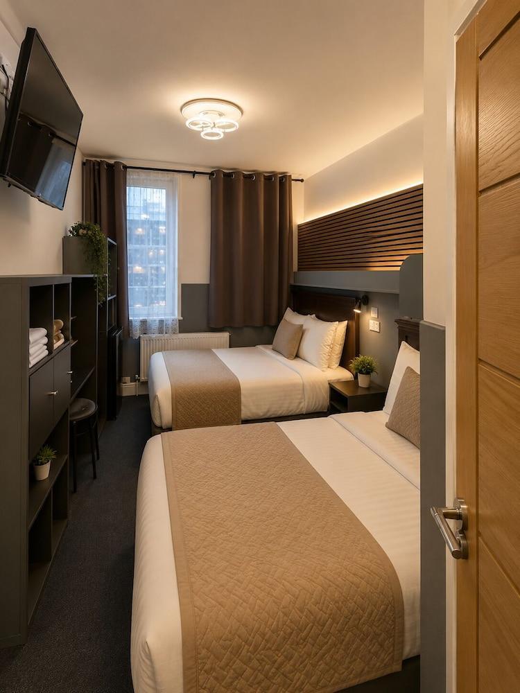 Plaza London Hotel Room Type - Superior Suite