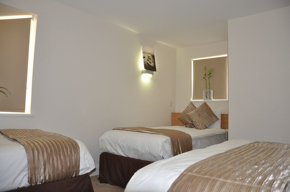 Queens Hotel Room Type - Quadruple Room Queens Hotel Room Type - Quadruple Room