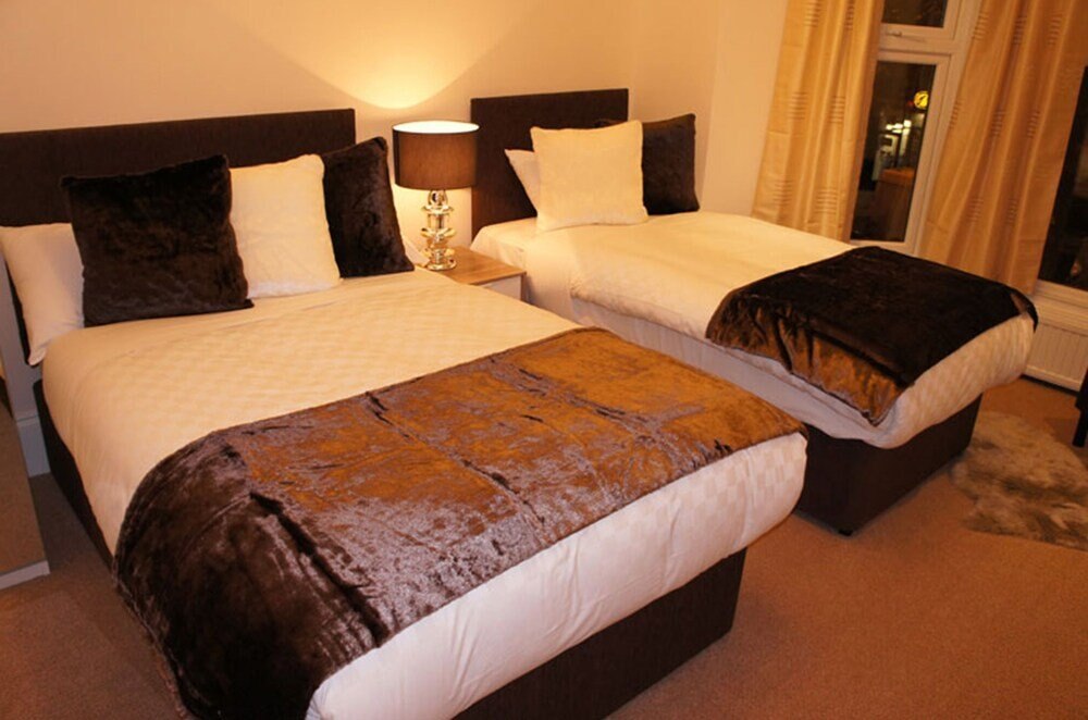 Sapphire Hotel Room Type - Triple Room, Private Bathroom Sapphire Hotel Room Type - Triple Room, Private Bathroom