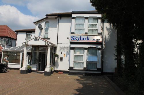 Skylark B&B - Tap to explore photos